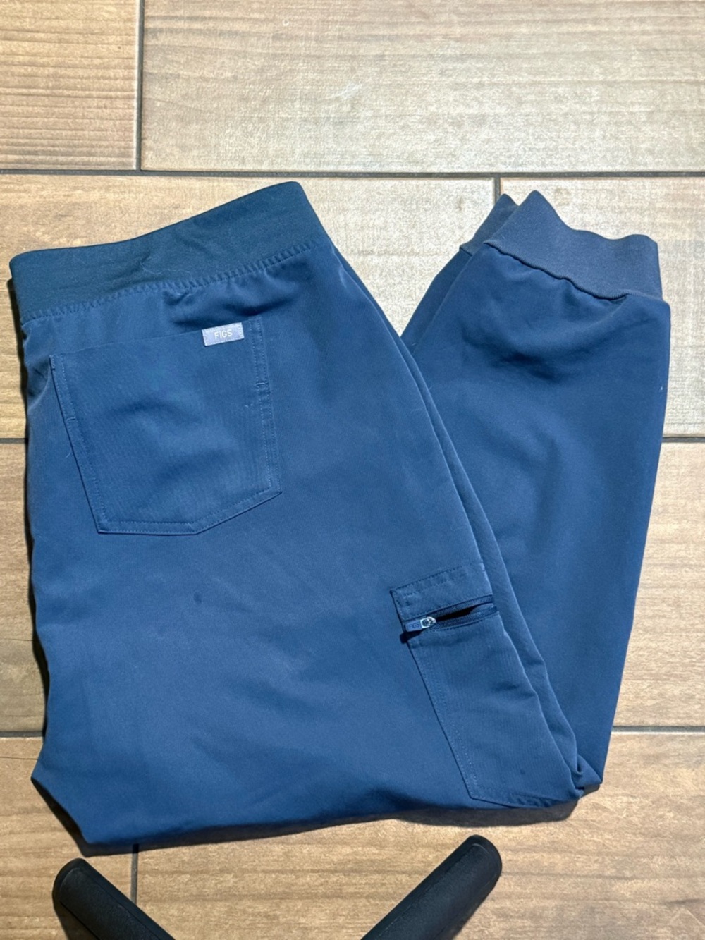 FIGS woman jogger scrub pants size XL Navy Blue